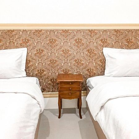 Adisa Homestay Malang Buitenkant foto