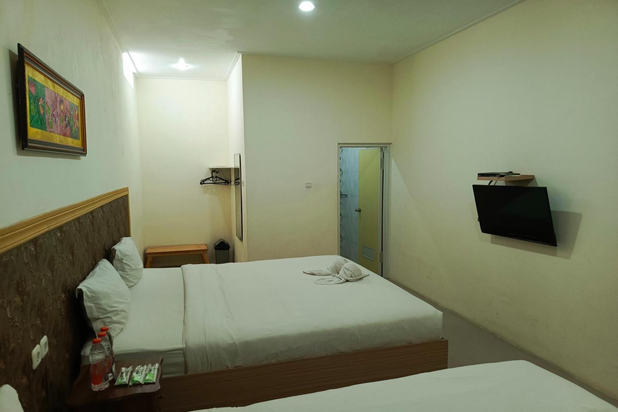 Adisa Homestay Malang Buitenkant foto