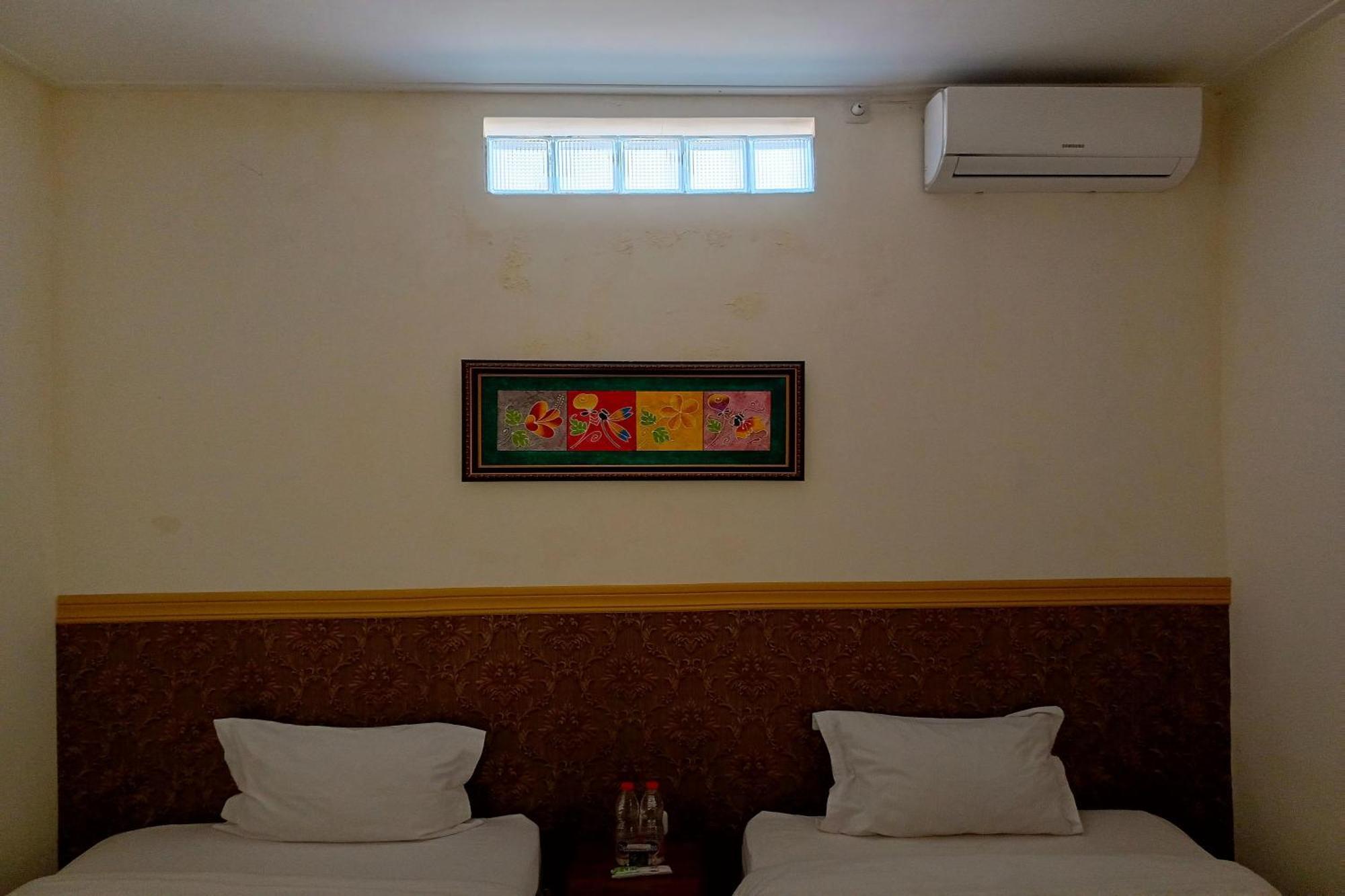 Adisa Homestay Malang Buitenkant foto