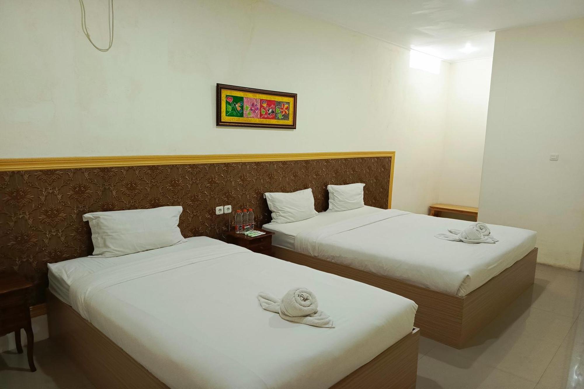 Adisa Homestay Malang Buitenkant foto