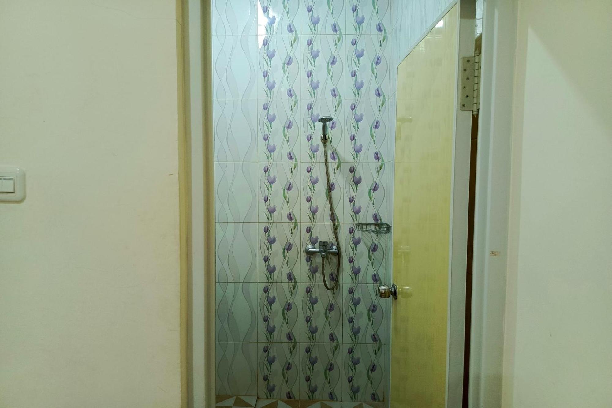 Adisa Homestay Malang Buitenkant foto