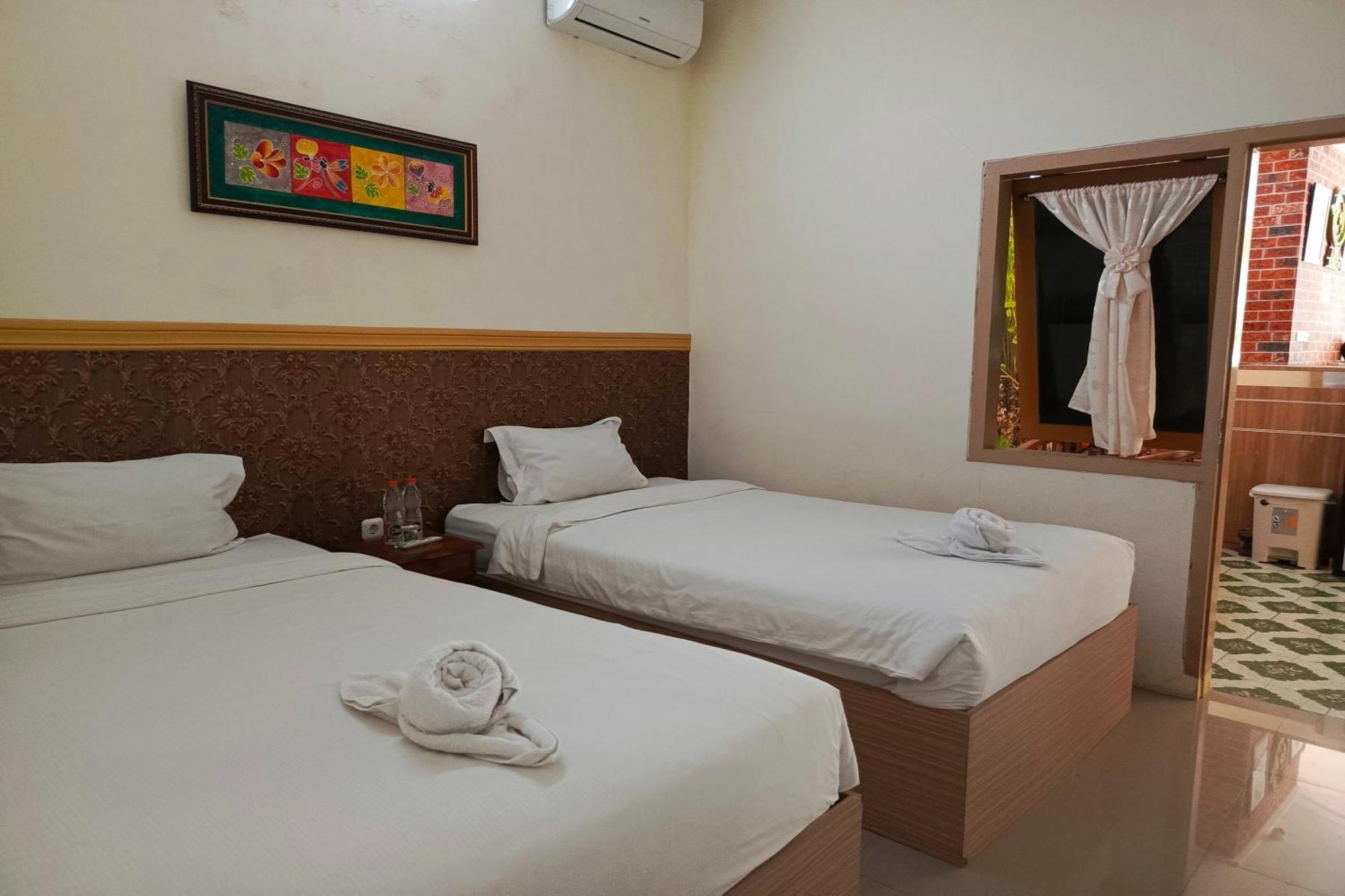 Adisa Homestay Malang Buitenkant foto