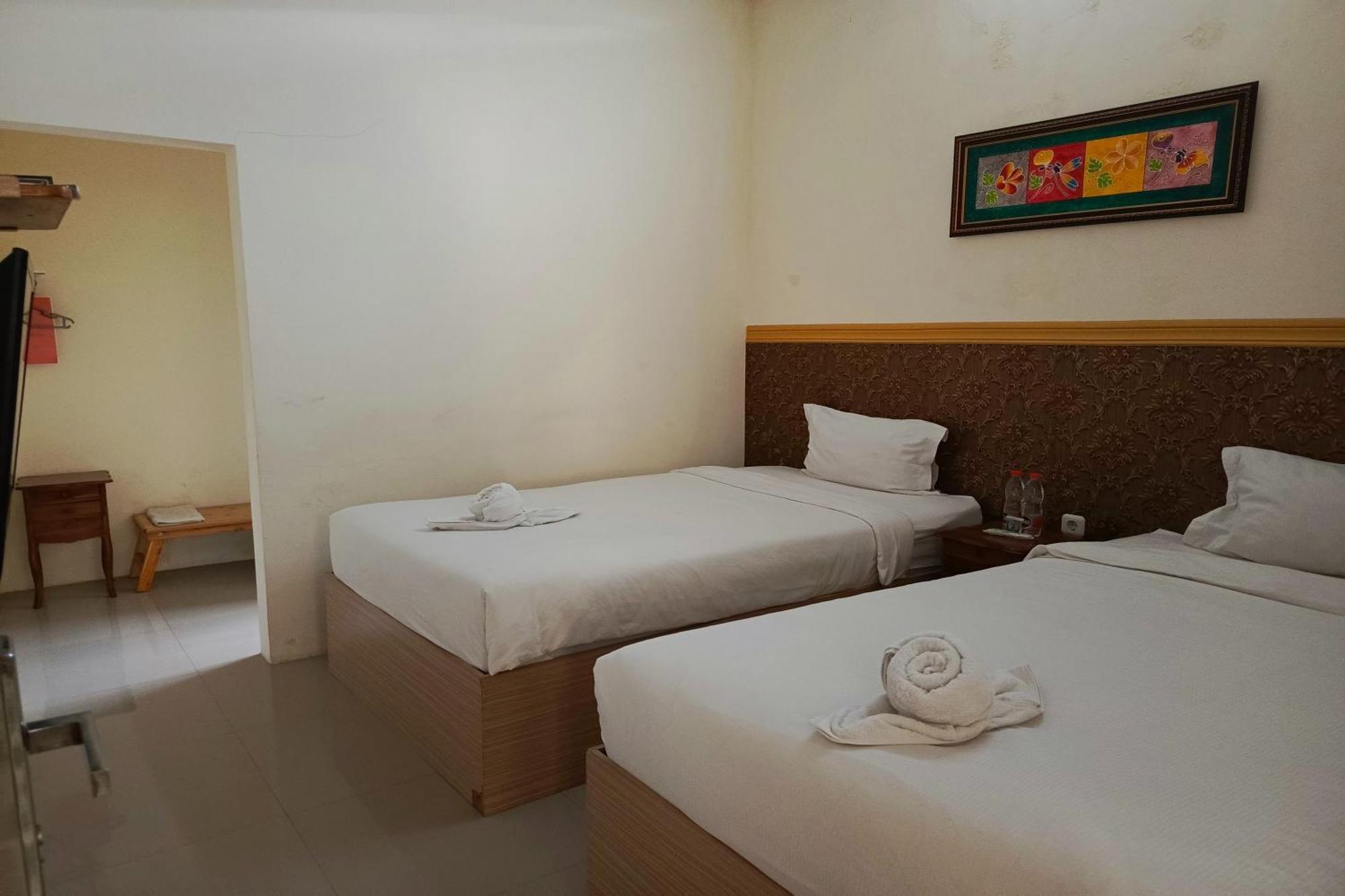 Adisa Homestay Malang Buitenkant foto
