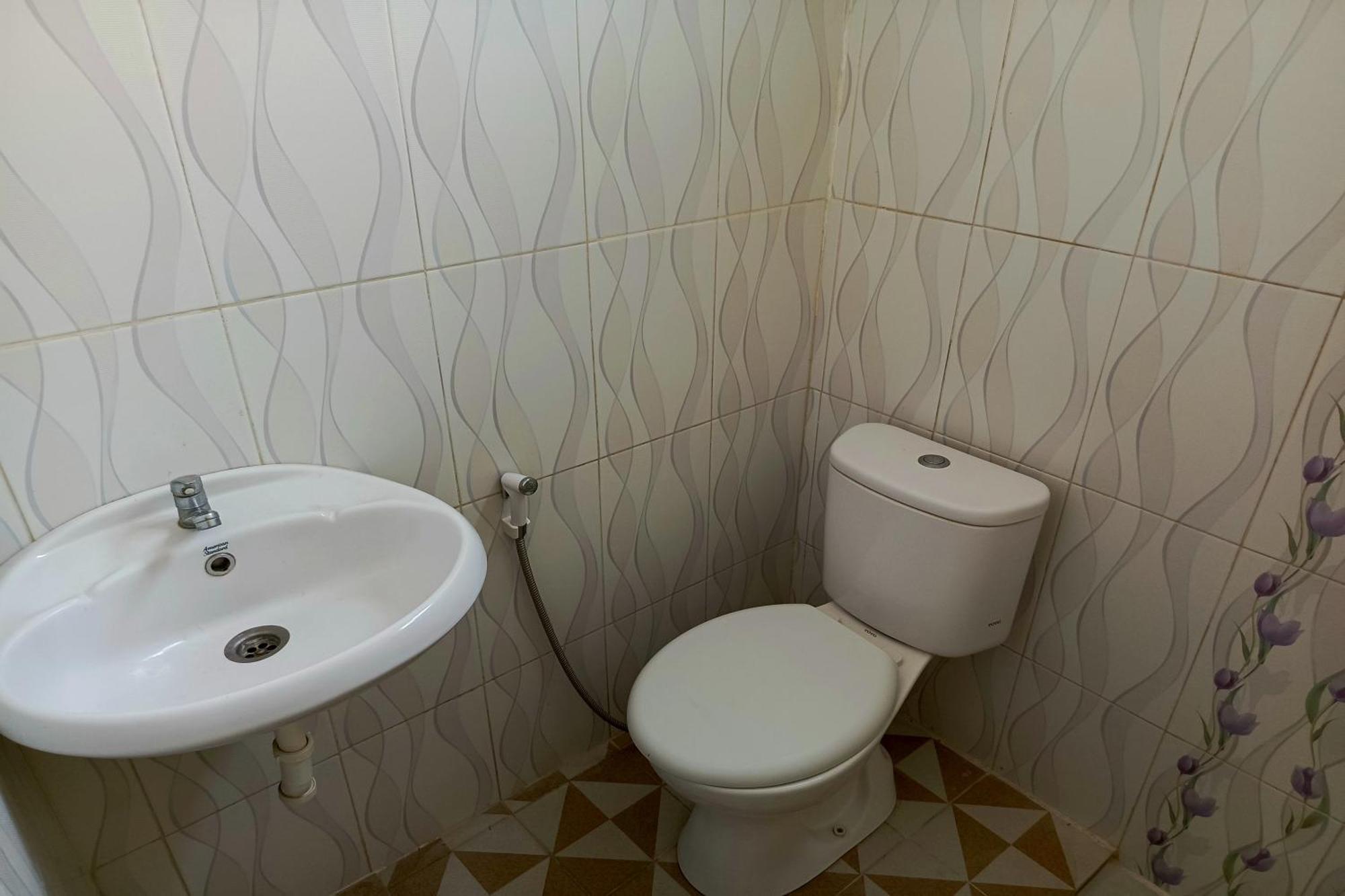 Adisa Homestay Malang Buitenkant foto