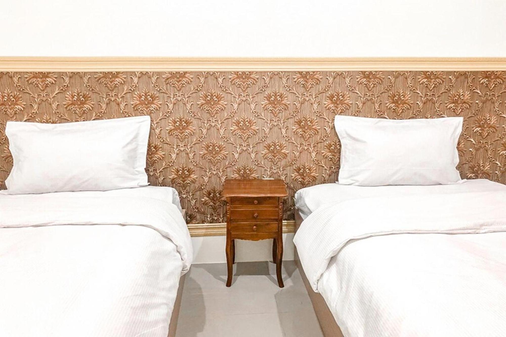 Adisa Homestay Malang Buitenkant foto