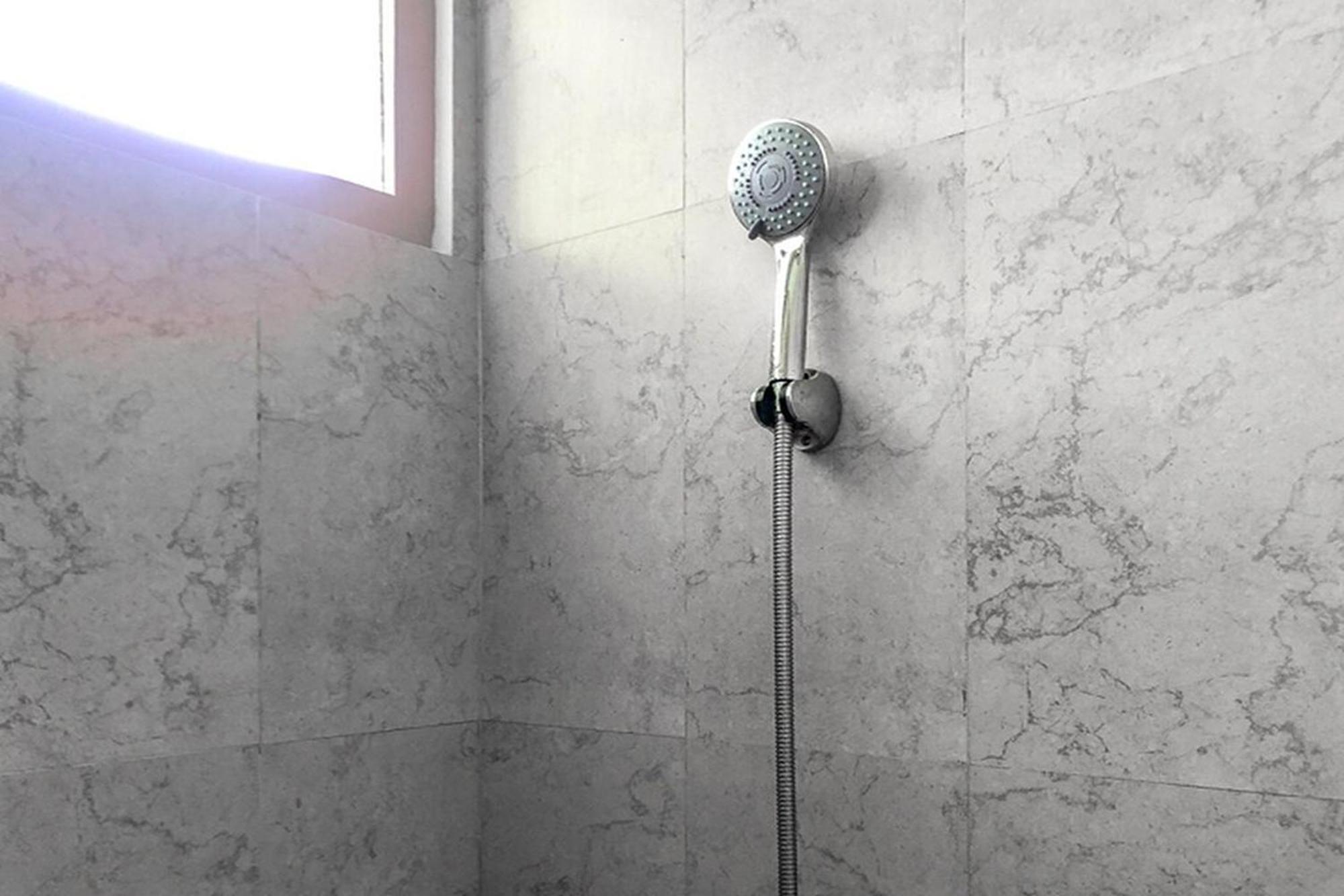 Adisa Homestay Malang Buitenkant foto
