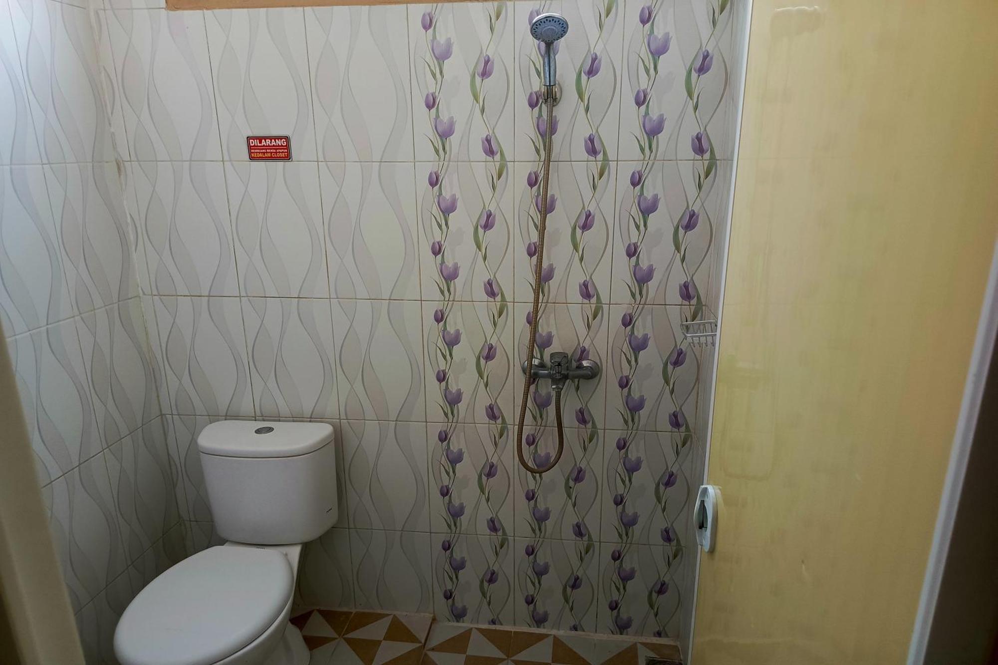 Adisa Homestay Malang Buitenkant foto