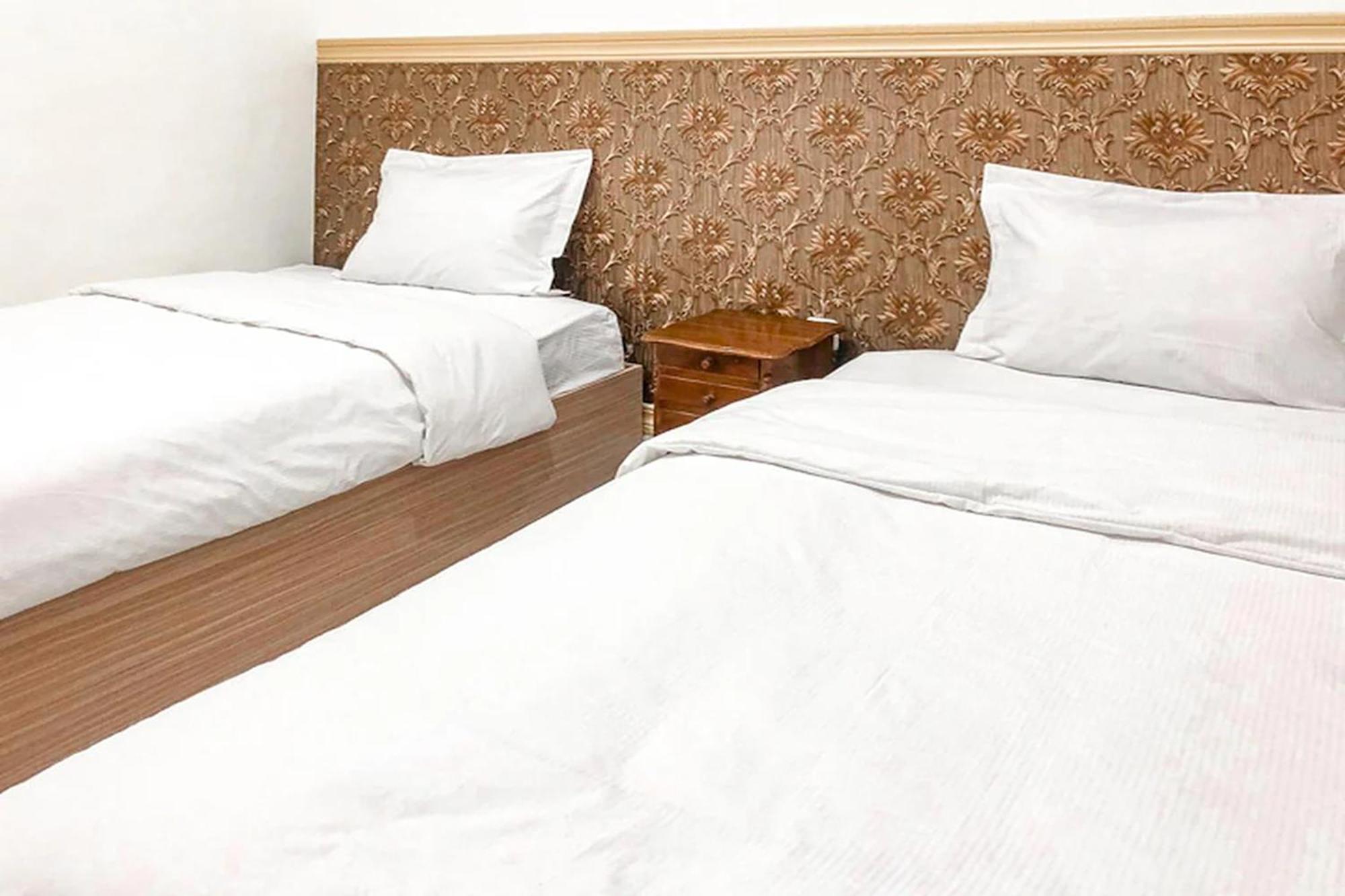Adisa Homestay Malang Buitenkant foto